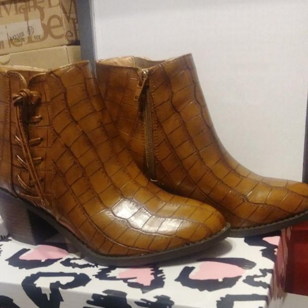 Mata Shoes CELESTE-3 Tan Crocodile Bootie NEW! size 7.5